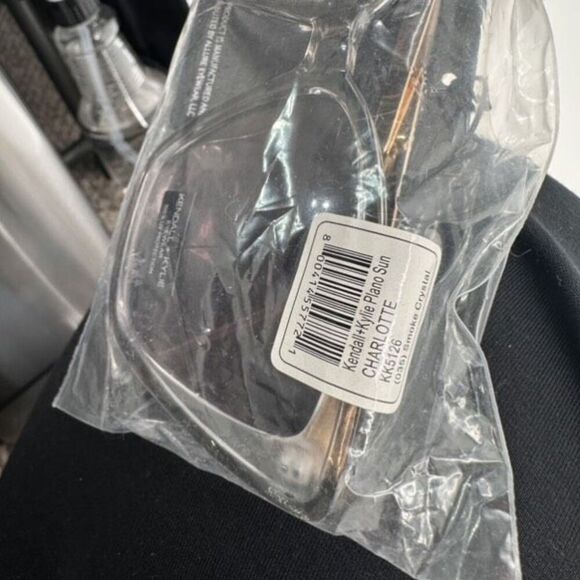 NWT Kendall+Kylie Charlotte Womens‎ Cat Eye Polarized Sunglasses Gray Crystal - Picture 16 of 16